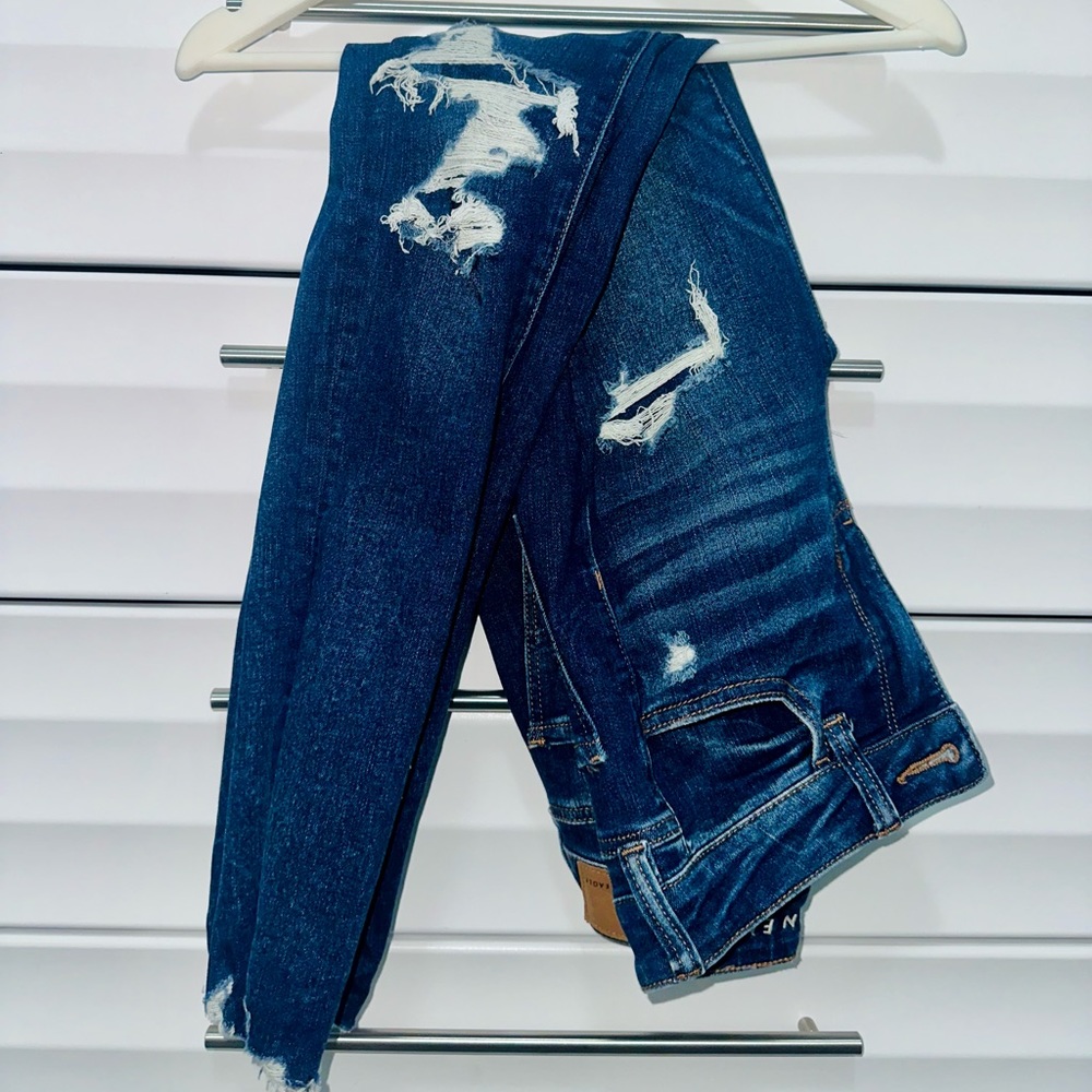 Women’s American Eagle distressed jeans size 2 long
